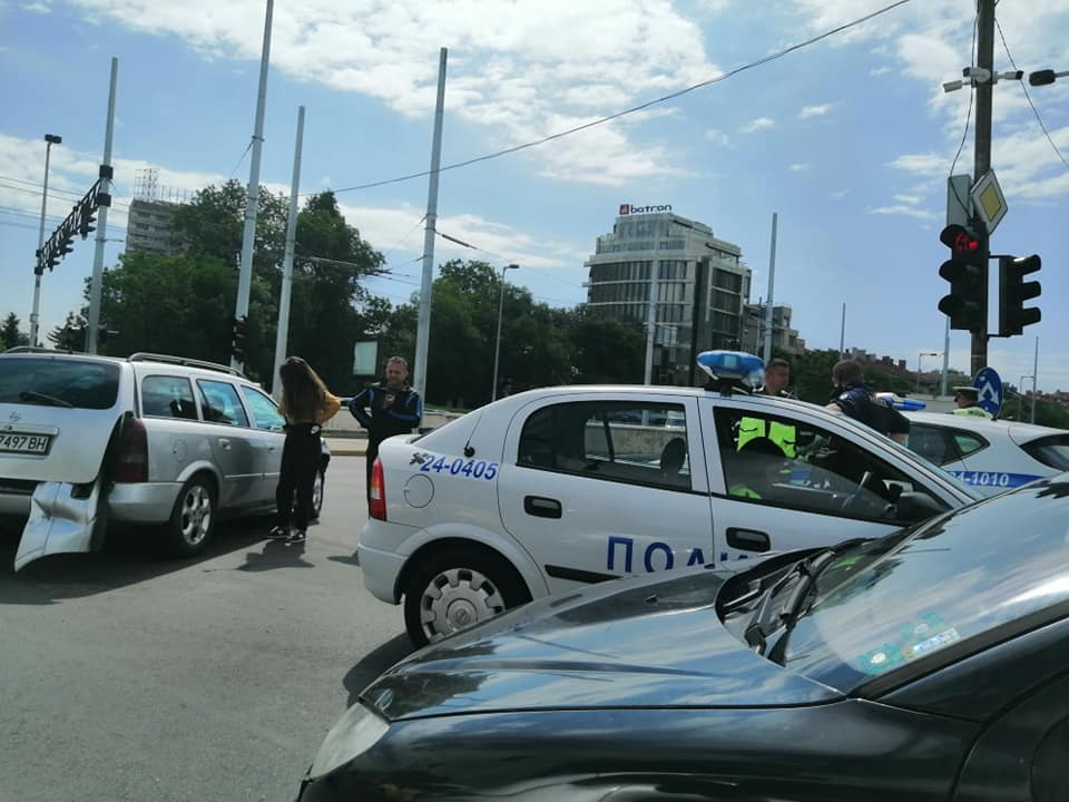 Адско меле на пъпа на София СНИМКИ