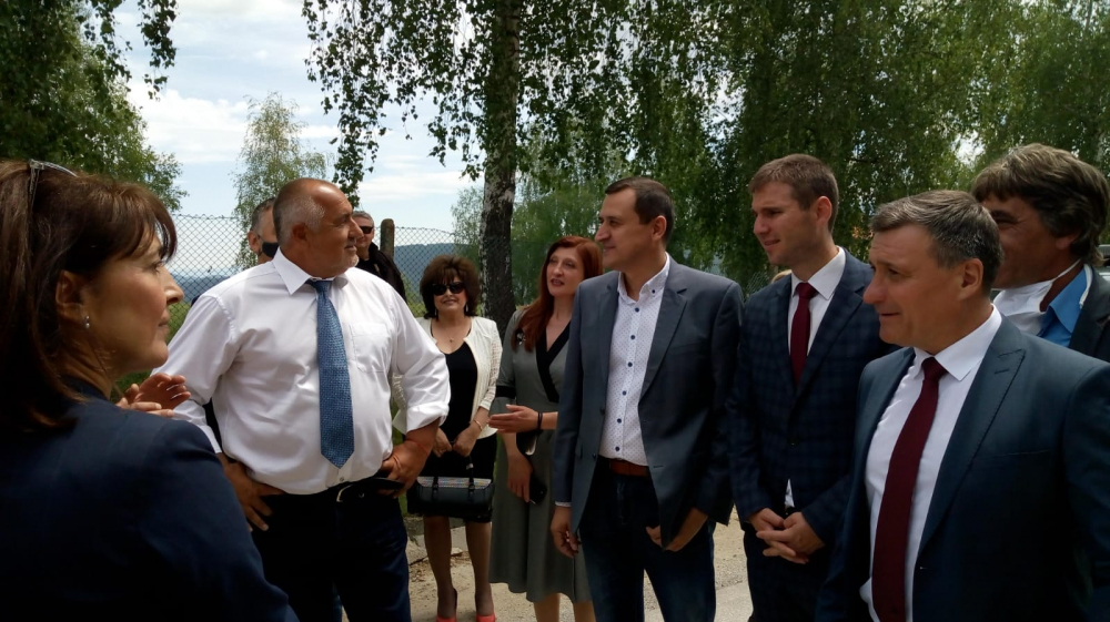 Борисов инспектира строежа на ново модерно училище в българско село СНИМКИ