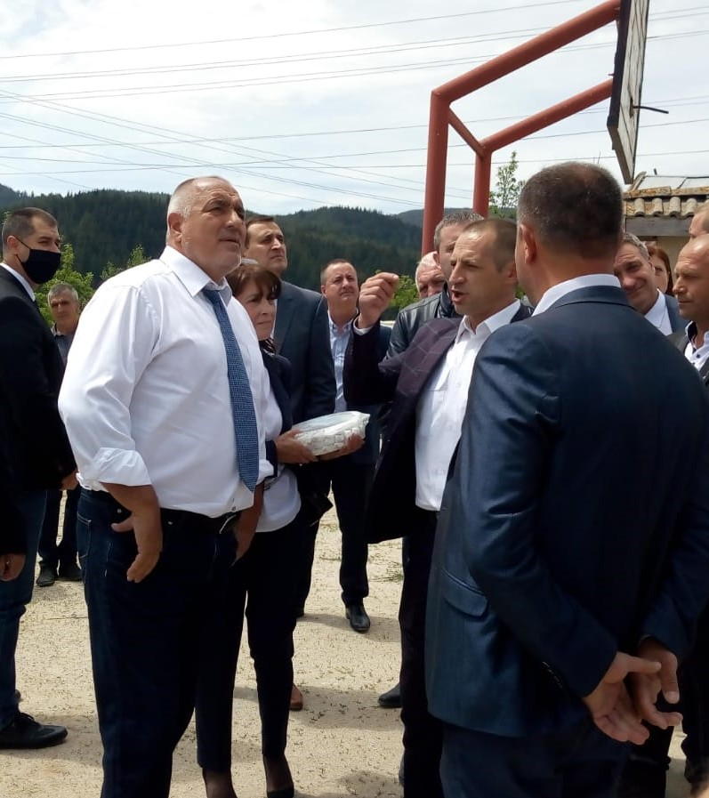 Борисов инспектира строежа на ново модерно училище в българско село СНИМКИ