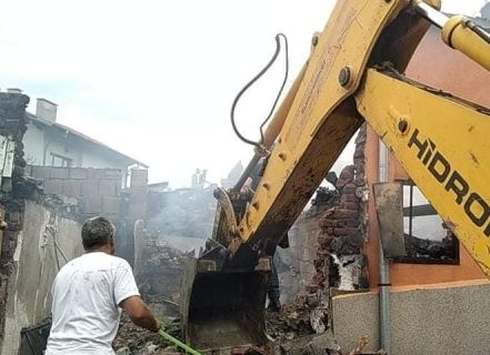Къщата на китарист от известна група е изгоряла при огнения ад в Дупнишко СНИМКИ