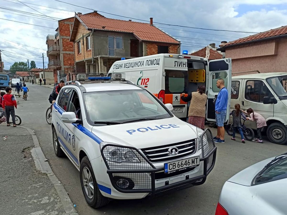 В бургаското гето почерня от полиция заради бивш пандизчия, пребил брутално... ВИДЕО  