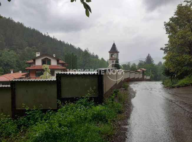 Ето как изглежда вилата, приписвана на проверявания зам.-министър СНИМКИ