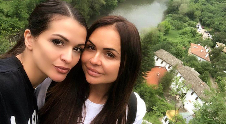 Сестрата на Преслава шашна с провокативни пози СНИМКИ