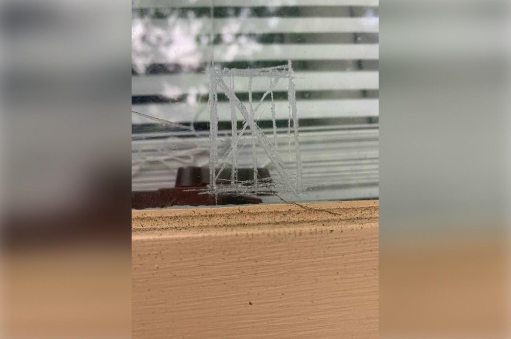 Внимание! Веднага звънете в полицията, ако видите такива драсканици по прозореца си СНИМКА