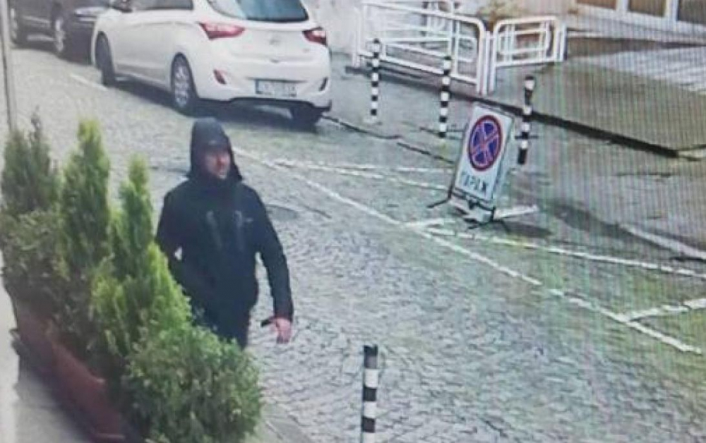 Ето кои са апашите, разбили колата на зам.-главния редактор на "Монитор" СНИМКИ
