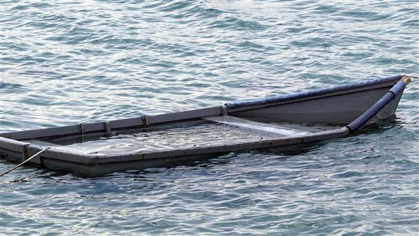 Рибари обърнаха лодката си край Варна, ето кой ги спаси