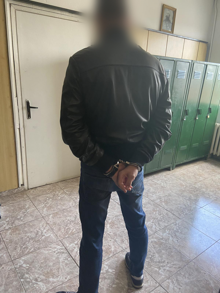 Ексклузивни СНИМКИ и ВИДЕО от акцията по окошарването на подкупните полицаи на Калотина