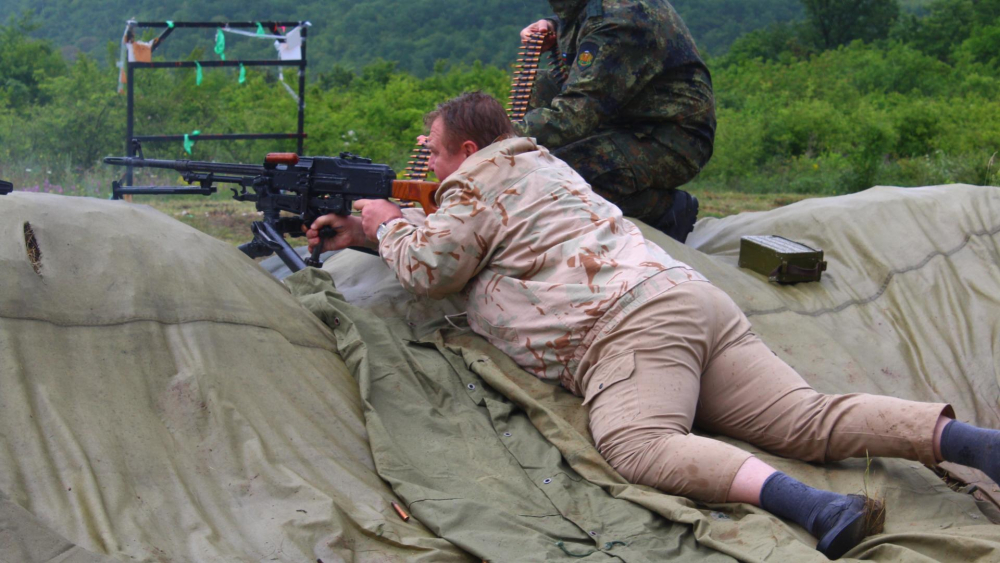 Каракачанов грабна Калашника и... ВИДЕО 