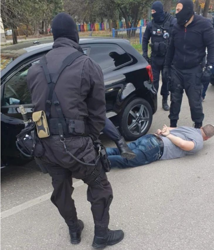 Истински страшилища: Вижте една от мутрите, свили 400 бона в Плевен СНИМКИ