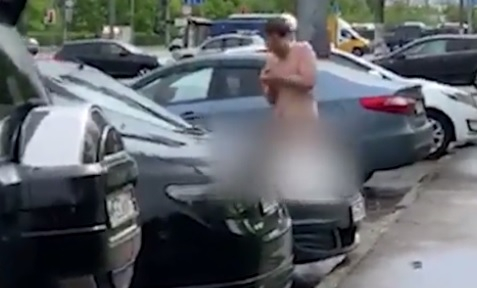 Пореден изтрещял от карантината се съблече чисто гол и... ВИДЕО 18+