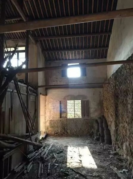 Момиче превърна призрачна необитаема къща в лъскаво имение СНИМКИ