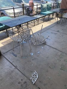 Подивяла тълпа потроши BG Bistro в Лас Вегас и наша пицария в Сейнт Луис СНИМКИ