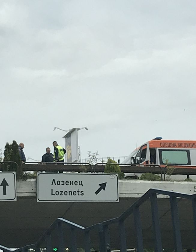 Извънредно в БЛИЦ! Писъци на Моста на влюбените до НДК в София, гъмжи от полиция СНИМКИ