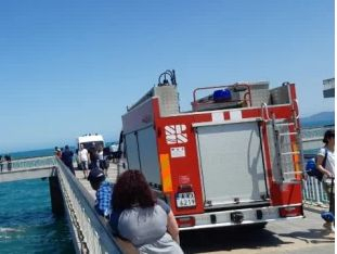 Цял Бургас скърби за удавилите се деца, появи се версия за непознат, който...