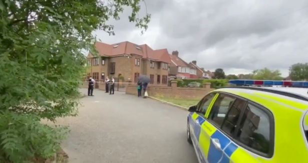 Зловещо! Женски трупове откриха в лондонски парк ВИДЕО