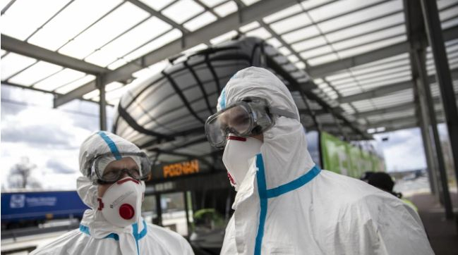 Паника в Полша! Рязък скок на заразените през уикенда