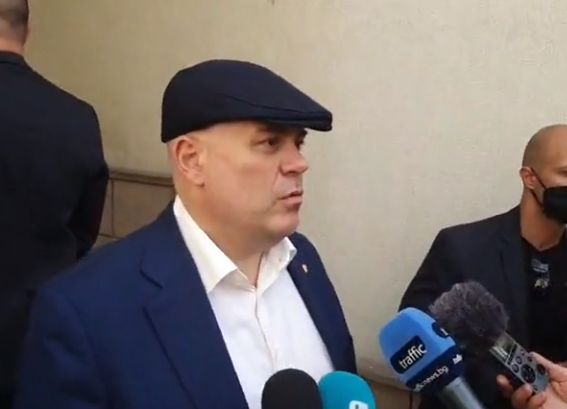 Гешев отговори на горещ въпрос за връщането на Божков 
