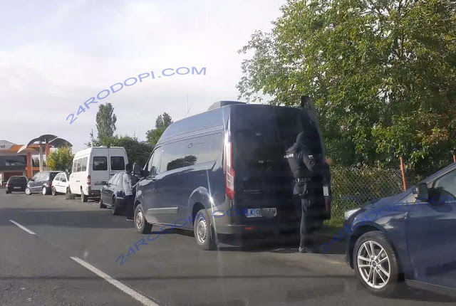 Въоръжени до зъби ченгета натръшкаха бандити и проститутки в Кърджали ВИДЕО