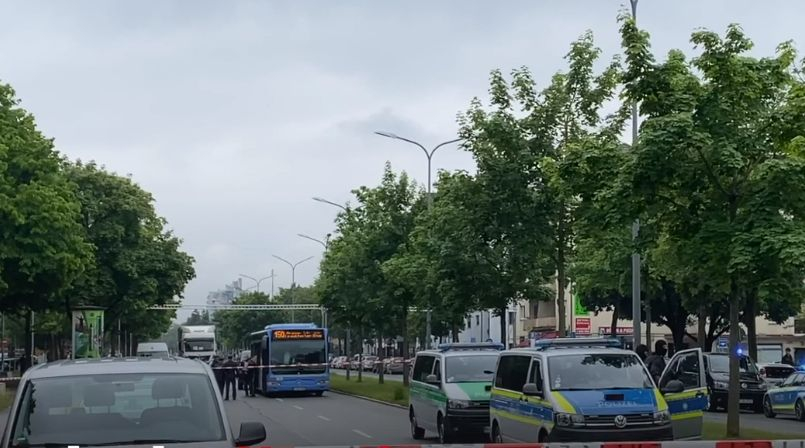 Кола се вряза в минувачи в Мюнхен, а след това... СНИМКИ 