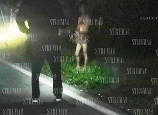 Нощна жега на АМ "Струма"! Млад мъж заряза автомобила си на аварийни, съблече се гол и... ВИДЕО 18+