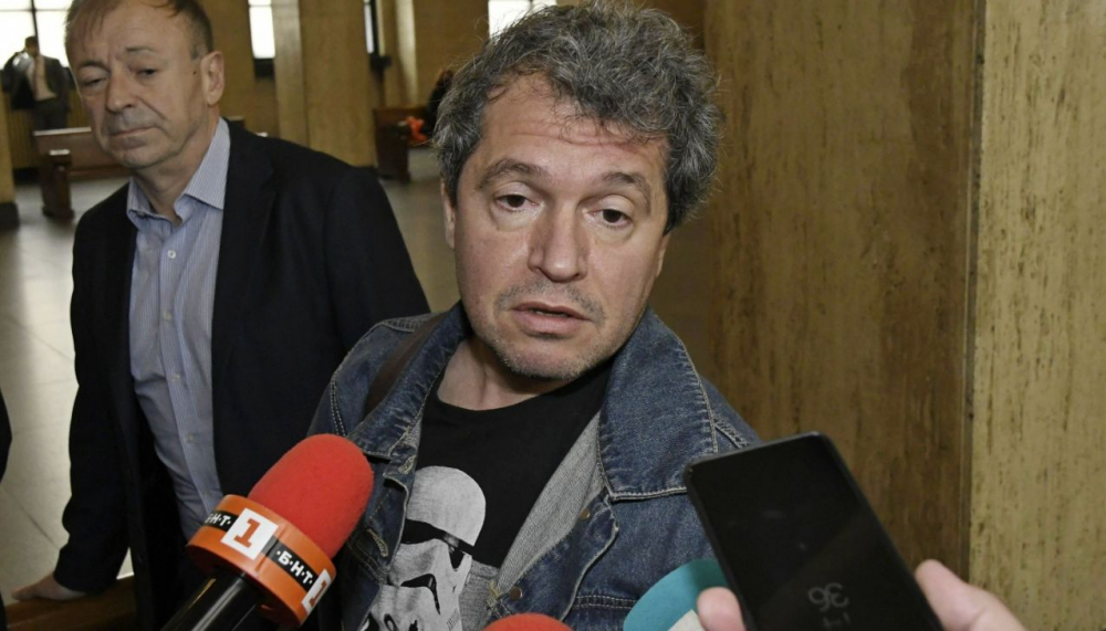 Човек на Слави шикалкави за Божков в съда 