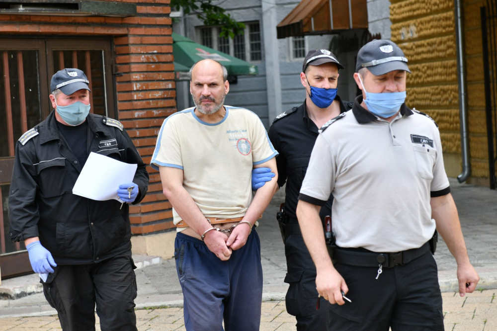 Първи СНИМКИ на сливналията, убил собствената си майка 