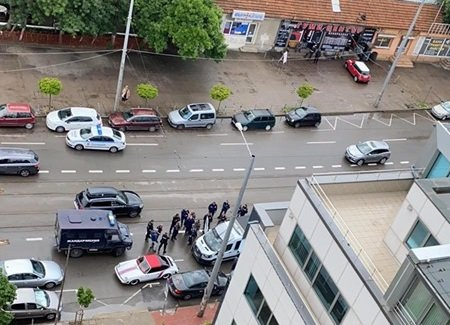 Страшен екшън с полицейска гонка и тузарско "Порше" в София СНИМКИ