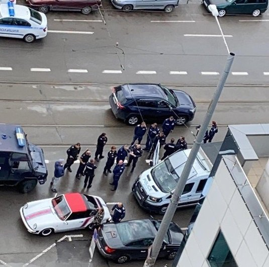 Страшен екшън с полицейска гонка и тузарско "Порше" в София СНИМКИ