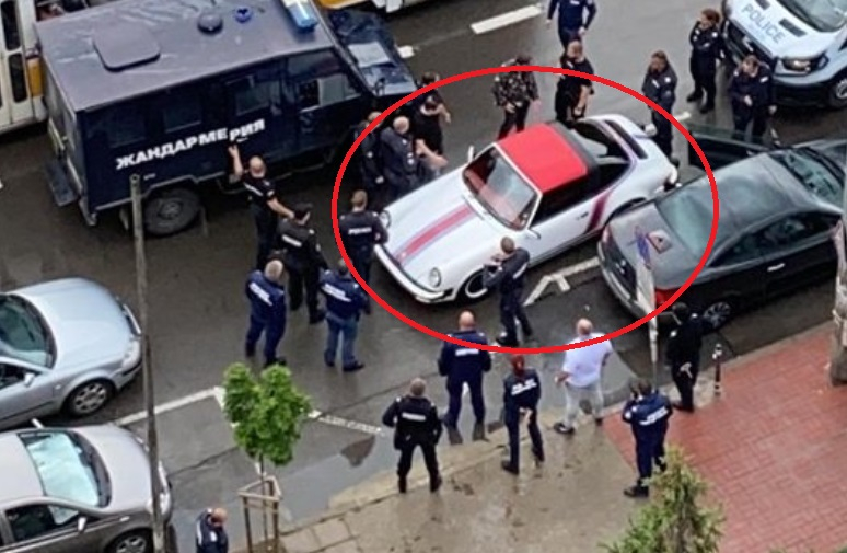 Страшен екшън с полицейска гонка и тузарско "Порше" в София СНИМКИ