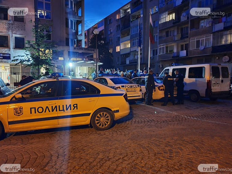 Пред пловдивското 3-о Районно почерня от цигани след зверското меле СНИМКИ