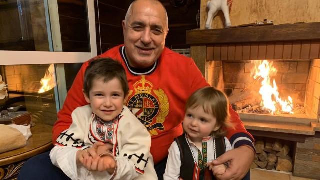 Непотопяемият Борисов на гребена на вълната навръх рождения си ден