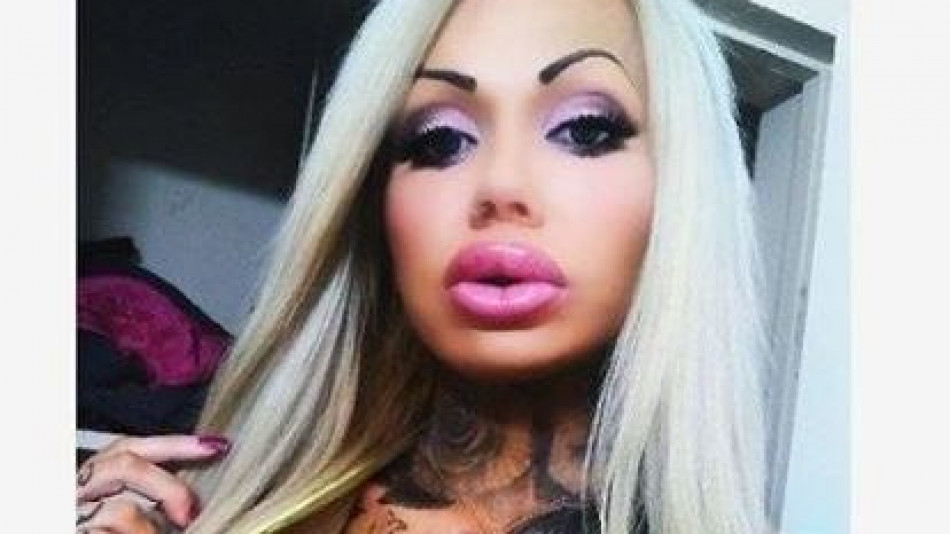 Тя е жива секс кукла, но случилото се е пълен потрес! 18+