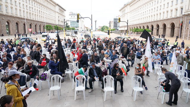 Сензация в БЛИЦ! Дясната ръка на Божков организирал протестите на Мая Манолова срещу Бойко!