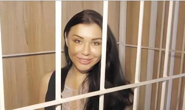 Сексапилната "Доктор Смърт" умря без да дойде в съзнание СНИМКИ 18+