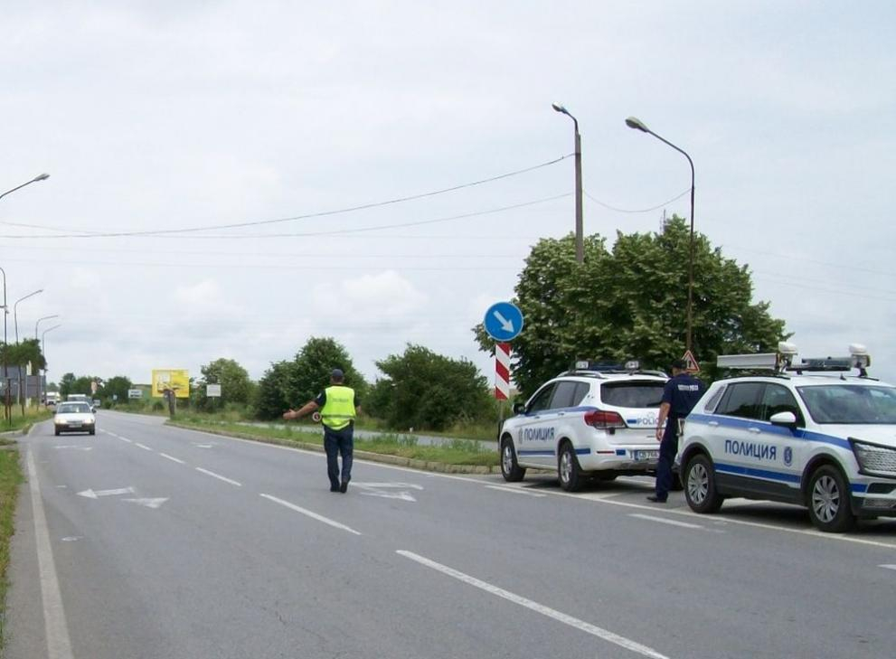 8 в ареста след спецакция в Ямболско СНИМКИ