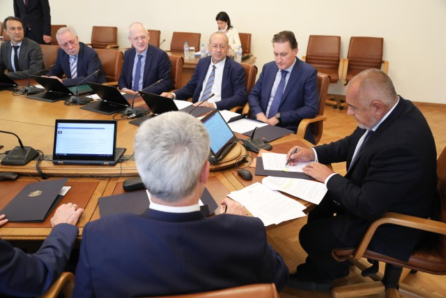 Горещи новини за минималната работна заплата, от следващата година...