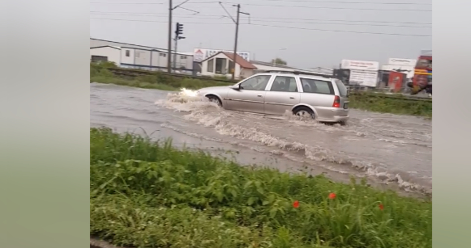 Тутракан и Варна са под вода след библейски порой ВИДЕО