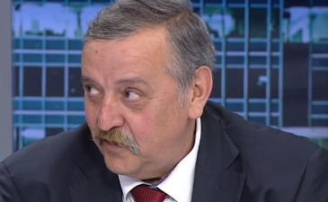 Проф. Кантарджиев съобщи за нещо много притеснително, довело до ръста на заразени 