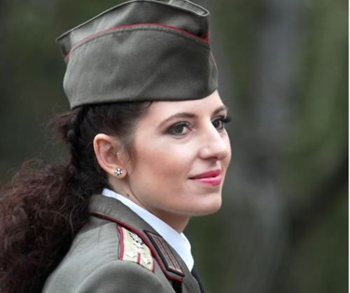От ВМА пуснаха СНИМКА на красивата майор д-р Весела Михнева и обявиха...