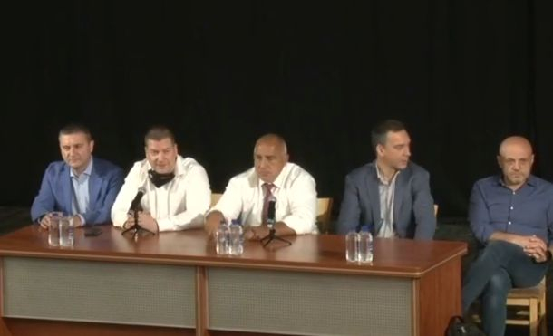 Борисов с култова реплика в Стара Загора: Нали виждате колко сладко спинкам ВИДЕО