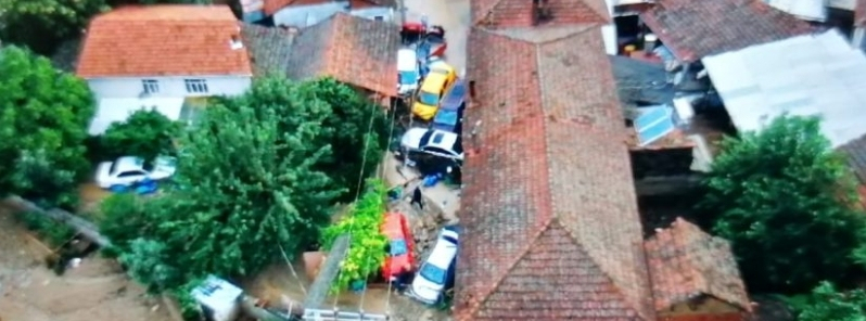 Адът се стовари върху Бурса, още не могат да преброят удавените от потопа! ВИДЕО