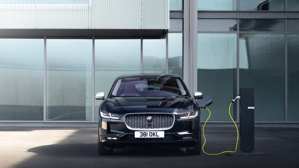 Новият Jaguar I-PACE идва по-интелигентен, по-свързан и с по-бързо зареждане отвсякога 