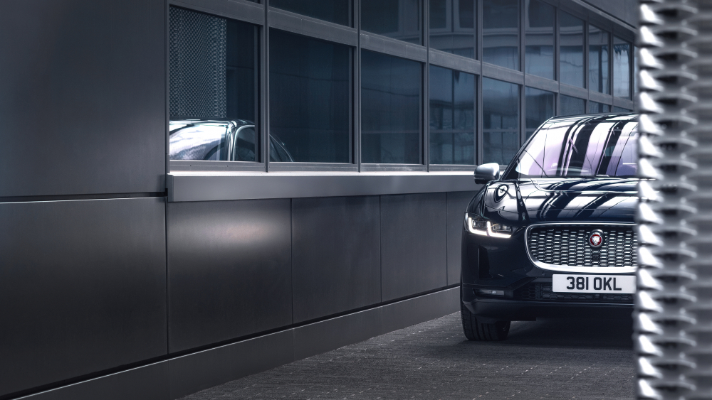 Новият Jaguar I-PACE идва по-интелигентен, по-свързан и с по-бързо зареждане отвсякога 