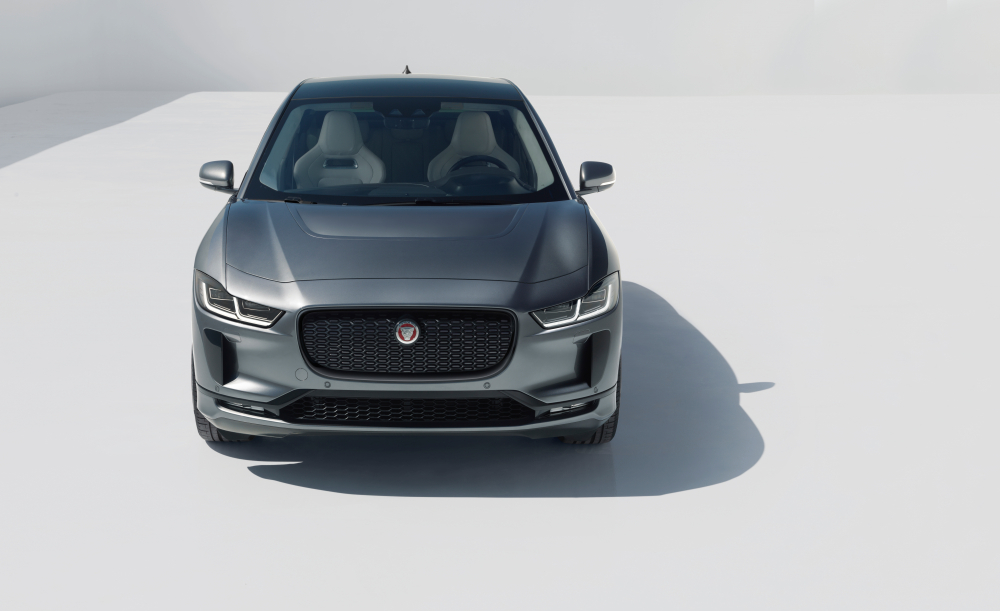 Новият Jaguar I-PACE идва по-интелигентен, по-свързан и с по-бързо зареждане отвсякога 