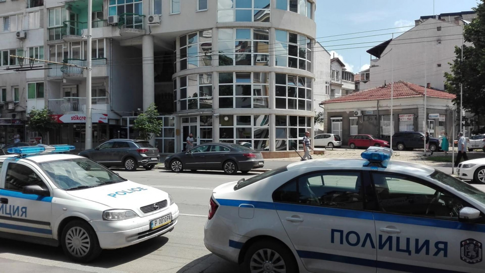 Първи СНИМКИ от обиските заради Пламен Бобоков и Пламен Узнов