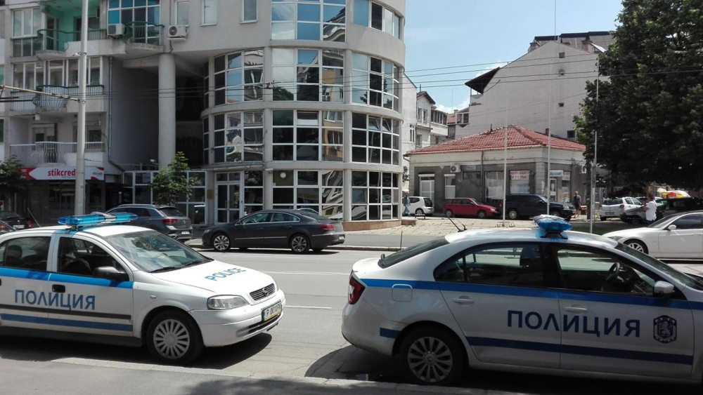 Първи СНИМКИ от обиските заради Пламен Бобоков и Пламен Узнов