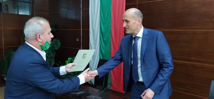 Кметът на Пещера прати Благодарствени писма и плакети на Георги и Кирил Домусчиеви СНИМКИ