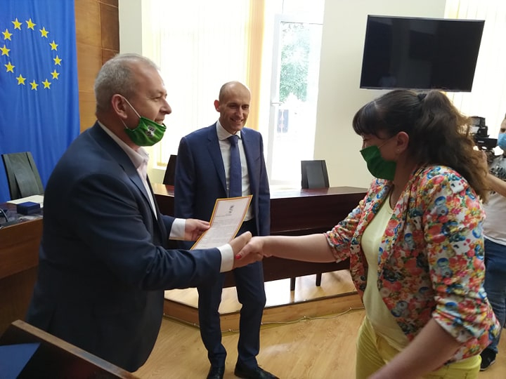 Кметът на Пещера прати Благодарствени писма и плакети на Георги и Кирил Домусчиеви СНИМКИ