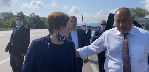 Борисов качи кметицата на Троян в джипа и... ВИДЕО