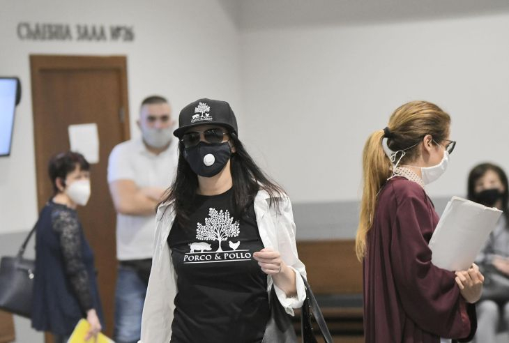 Жени Калканджиева шашна с визия в съда, появи се като... СНИМКИ